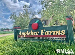 73 Applebee Farms Dr, Jacksonville, IL 62650