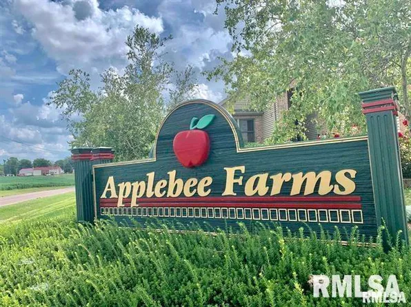 73 Applebee Farms Dr, Jacksonville, IL 62650