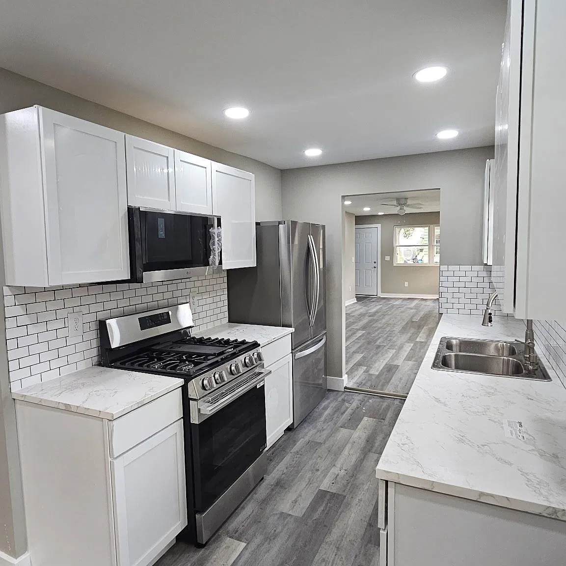 3 bed, 1.0 bath, 1200 sqft, $1,250 — Photo 1