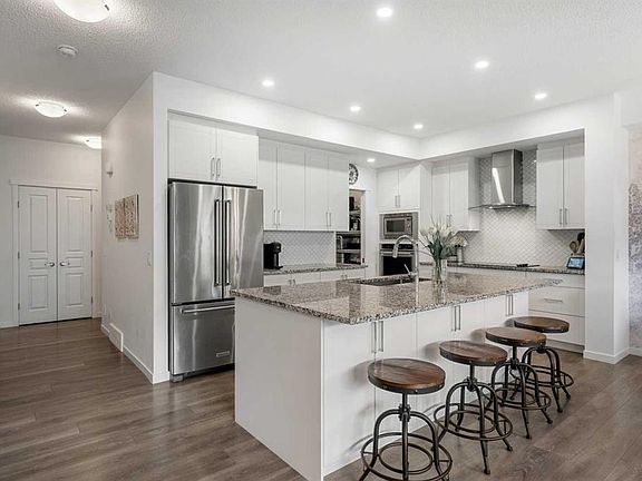 4th image of 29 SW Masters Row SE
