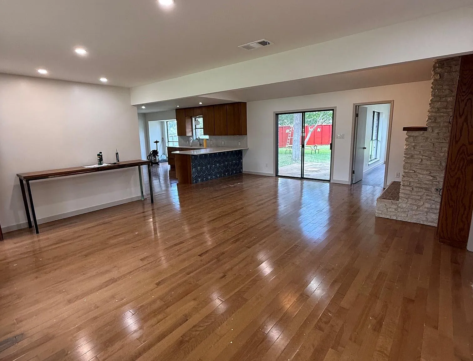 3 bed, 2.0 bath, 1676 sqft, $2,500 — Photo 4