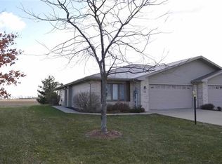 1102 Hawthorn Rdg, Macomb, IL 61455