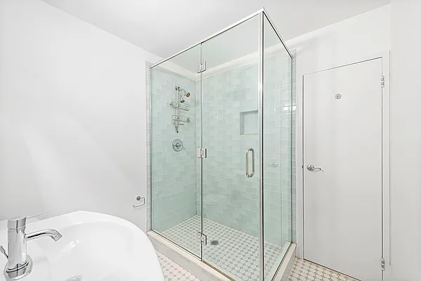 Sold by R New York | media 12