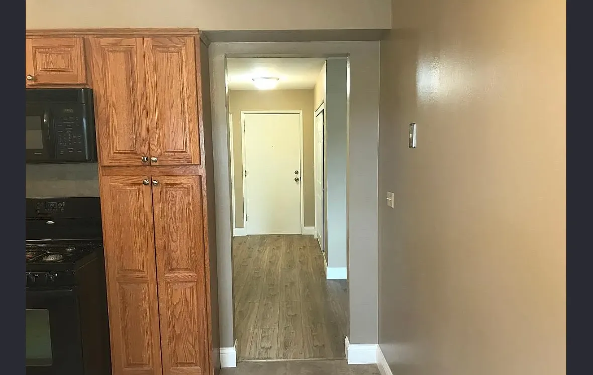 Building Photo - 1301 S Finley Rd #202
