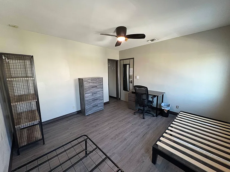 519 Landfair Ave — Photo 3