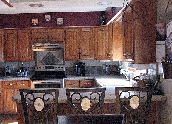 Kitchen with Breakfast Bar