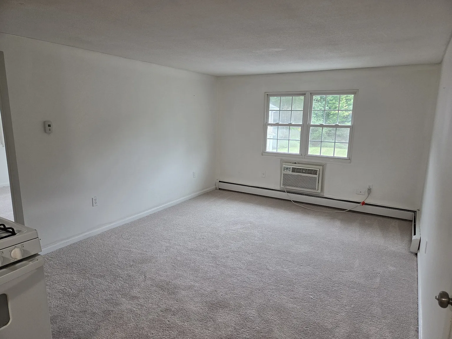 2 bed, 600 sqft, $1,900 — Photo 3