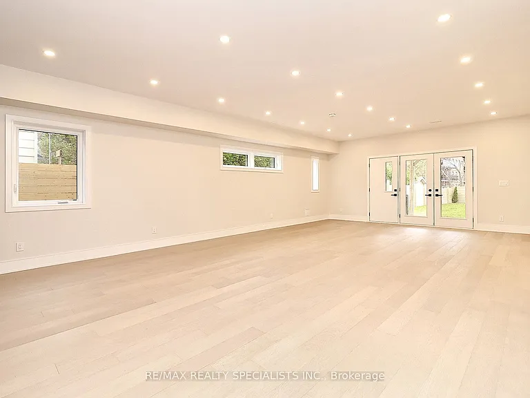 1046 Roosevelt Rd — Photo 13