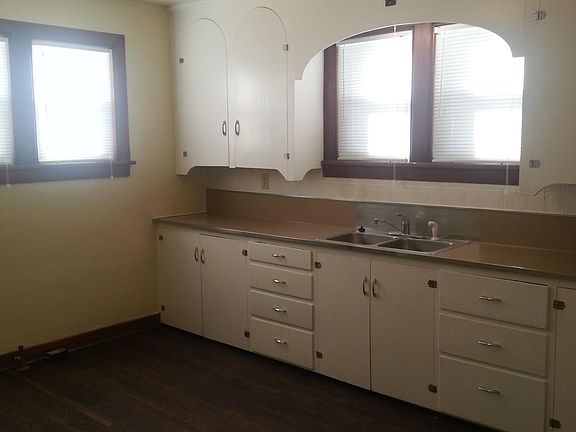 Bright Kitchen - Plenty of Light