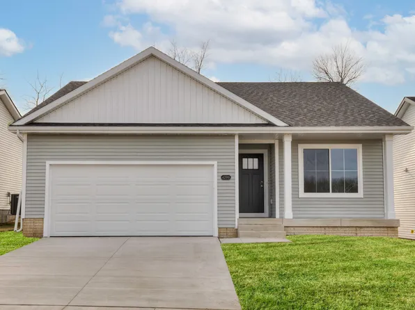 4299 Grover Woods Ln, Des Moines, IA 50317