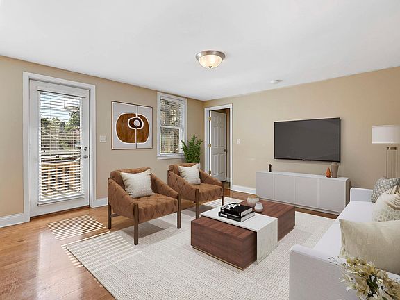 2nd image of 6108 N Hermitage Ave APT 2R