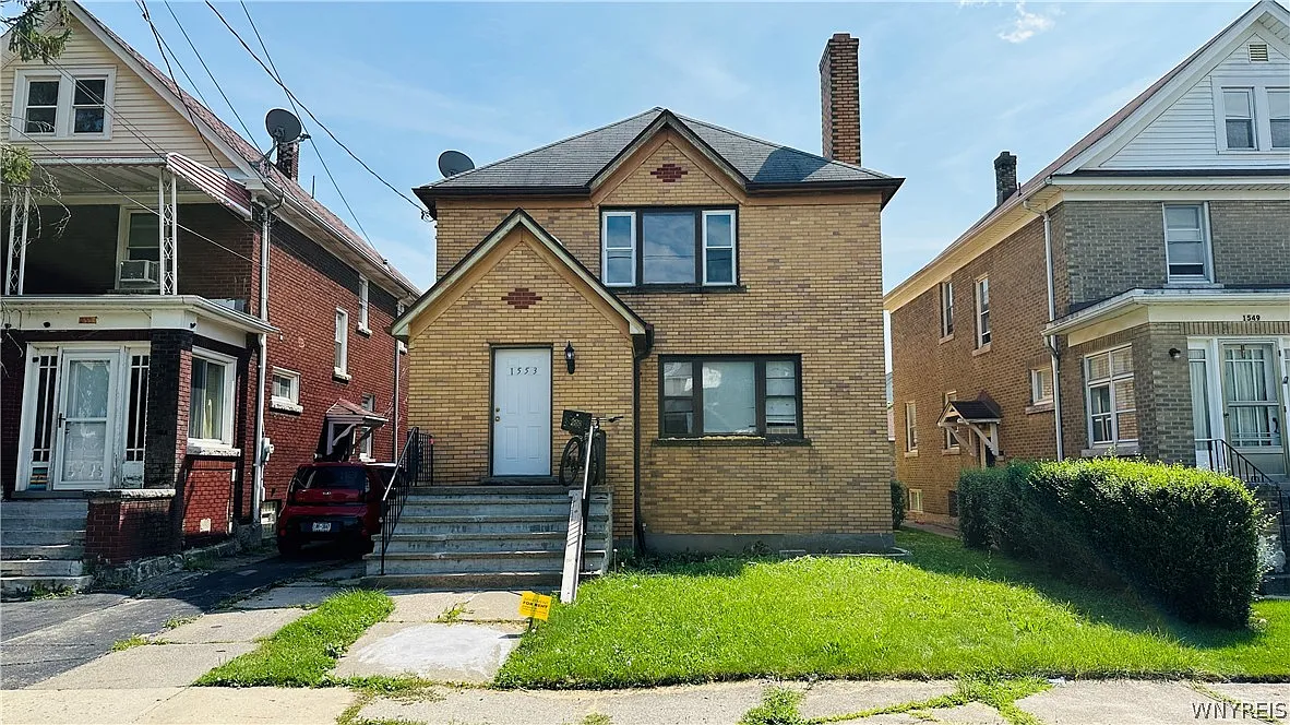 2 bed, 1.0 bath, 2447 sqft, $1,100 — Photo 1
