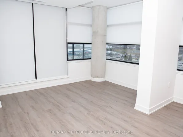 1606 Charles St, Whitby, ON