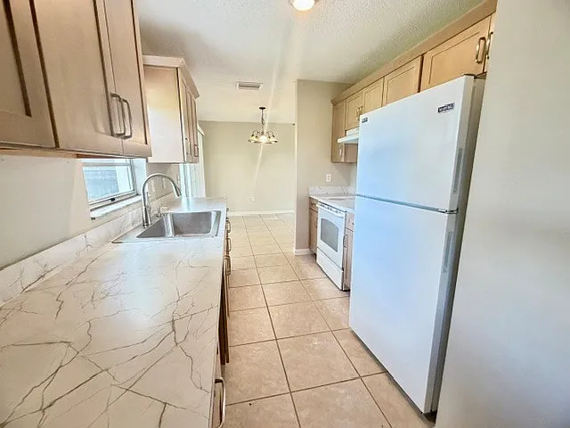 2 bed, 1050 sqft, $1,550 — Photo 3