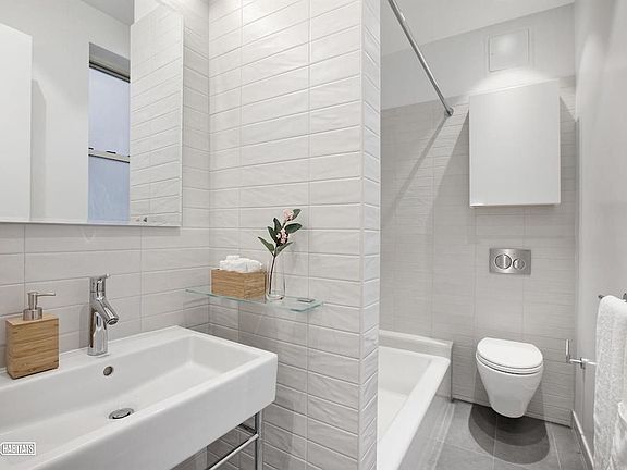 4th image of 511 Amsterdam Ave APT 2R