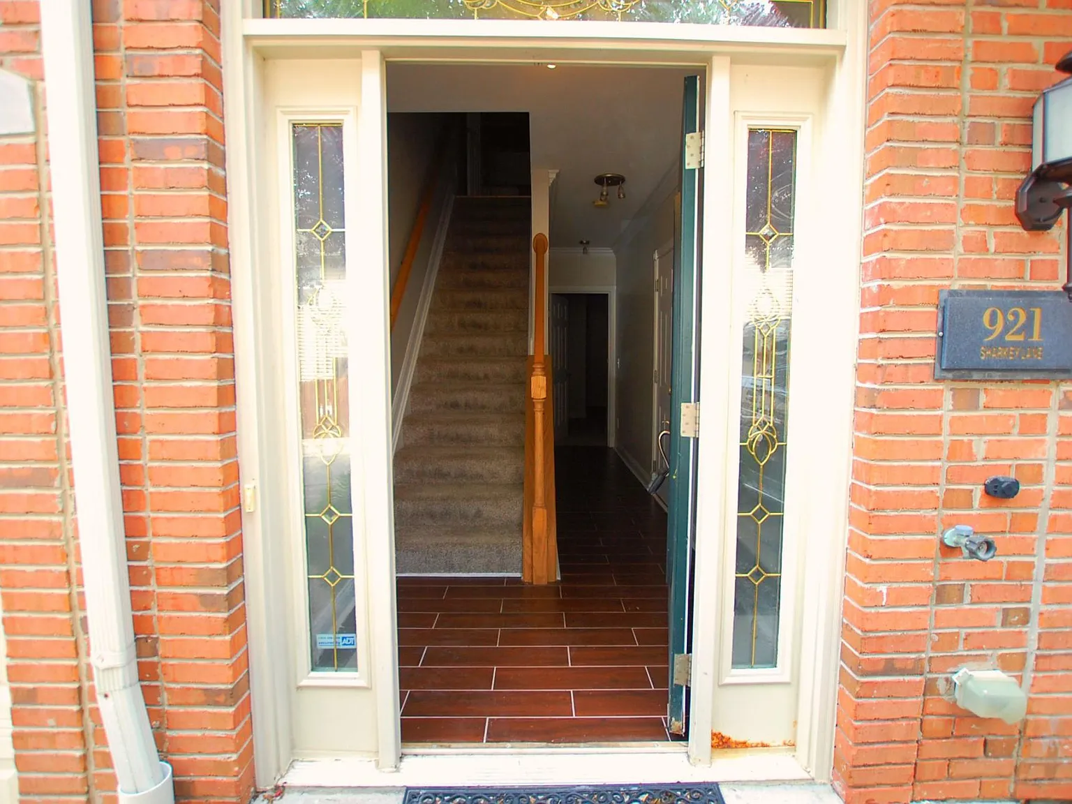 921 Sharkey Ln — Photo 2