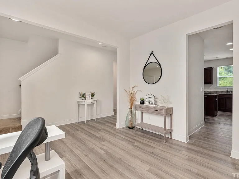 220 Avery Glenn Way — Photo 11