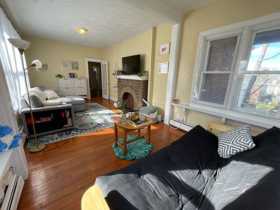 5th image of 165 Chiswick Rd #2