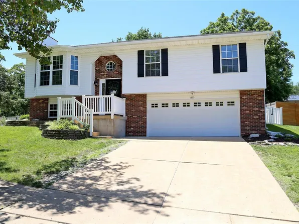 1365 Rockwood Forest Dr, Arnold, MO 63010