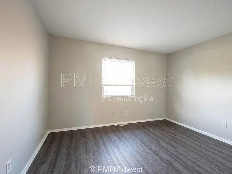 5843 Woodside Dr — Photo 14