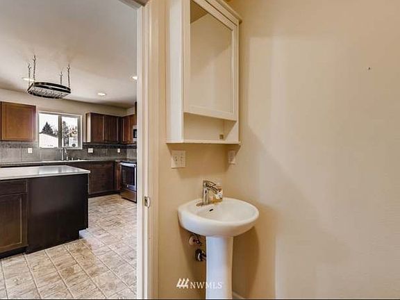5th image of 2408 Redwood Ct SE