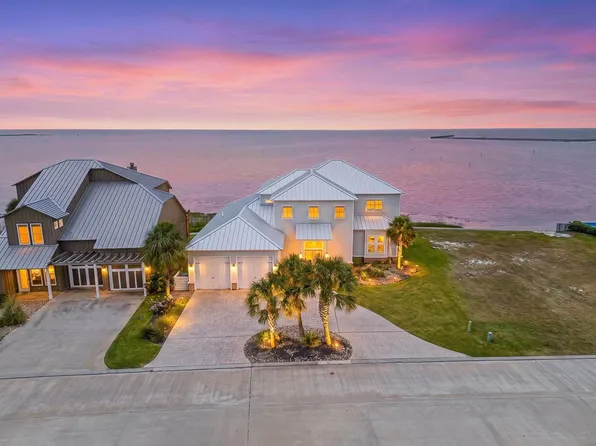 244 Reserve Ln, Rockport, TX 78382