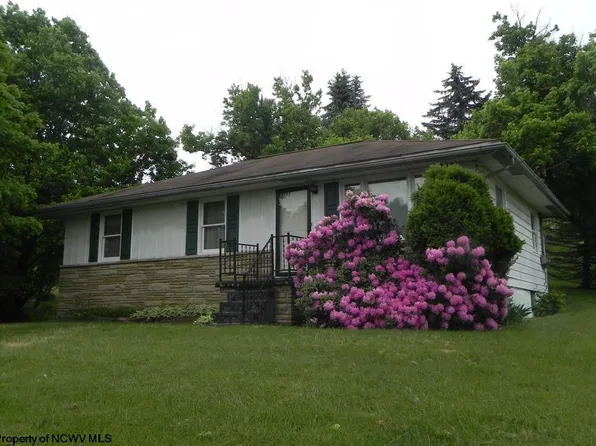 476 Tyrone Avery Rd, Morgantown, WV 26508