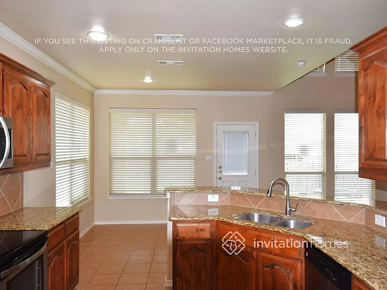 2245 Whitney Dr — Photo 6