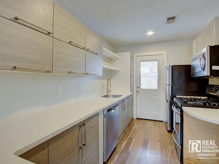 134 Congress St #B — Photo 5