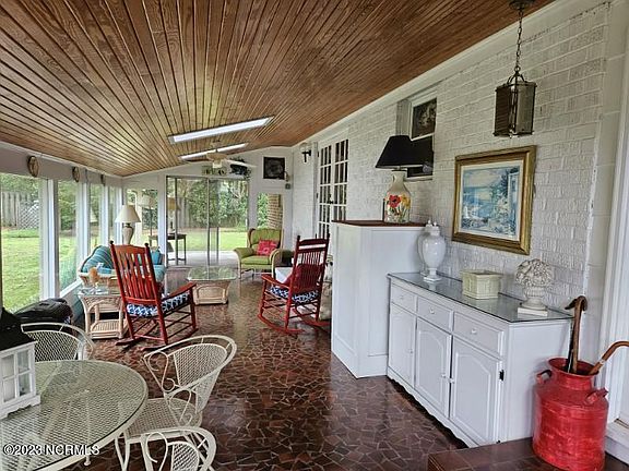 3rd image of 401 Southwood Drive