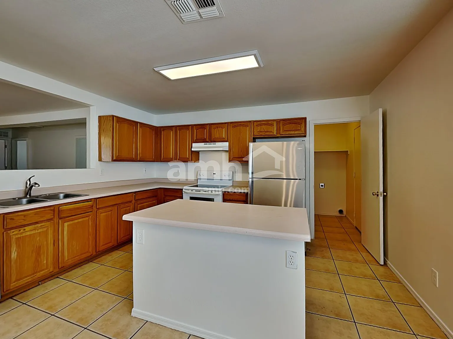 4 bed, 2.0 bath, 1647 sqft, $1,735 — Photo 3