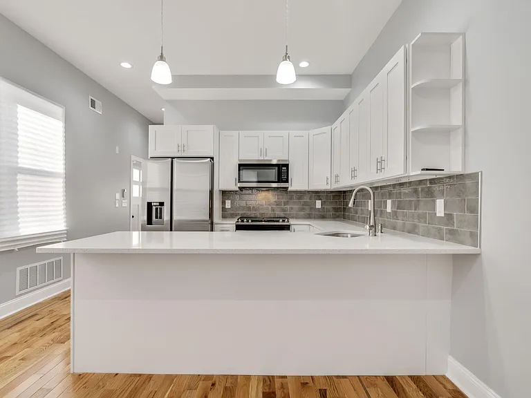 1544 W York St — Photo 7