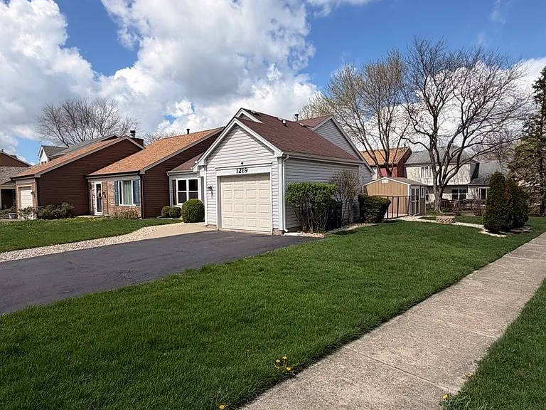 1219 Huntington Dr — Photo 1