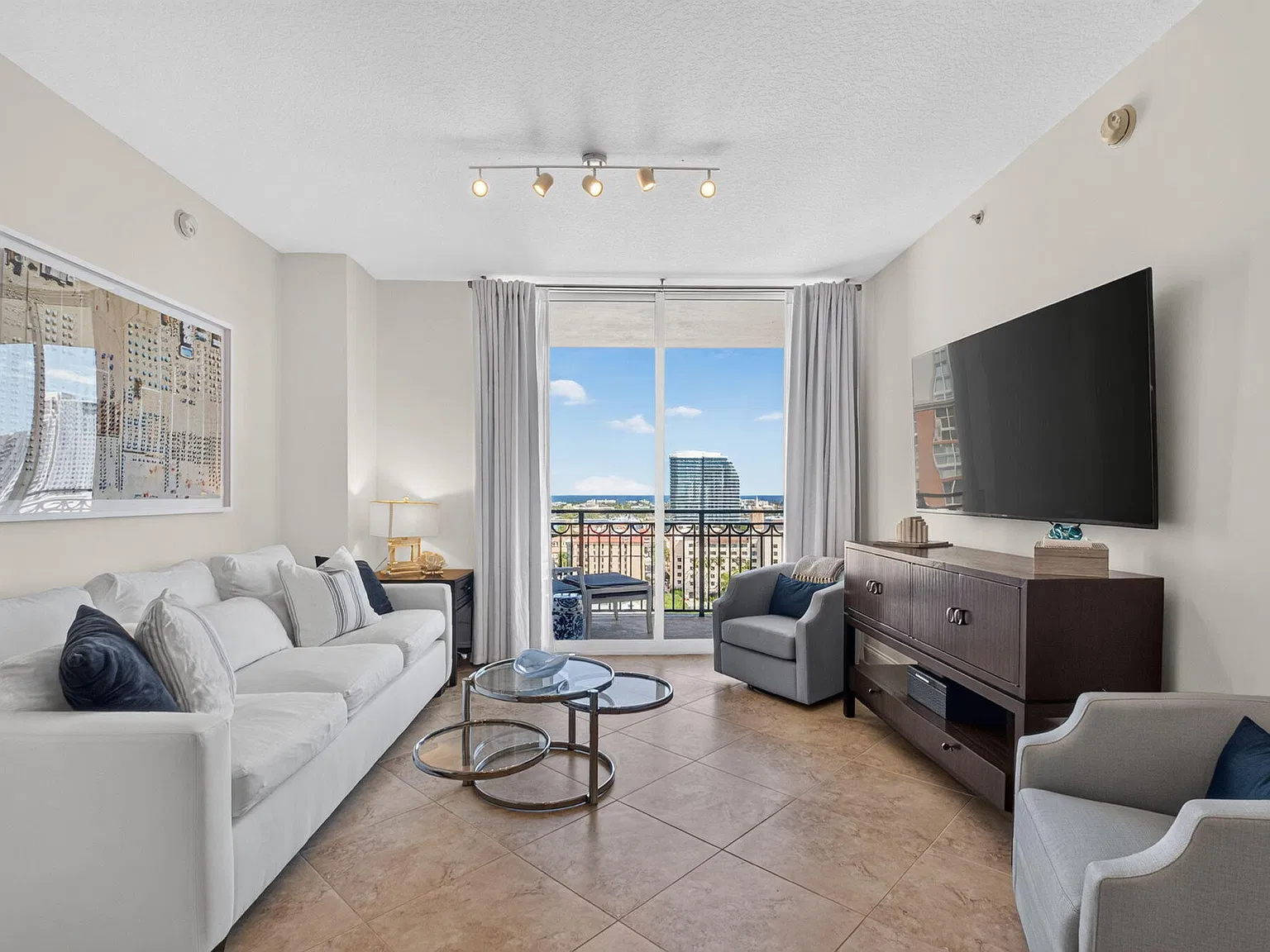 2 bed, 2.0 bath, 1192 sqft, $12,500 — Photo 2
