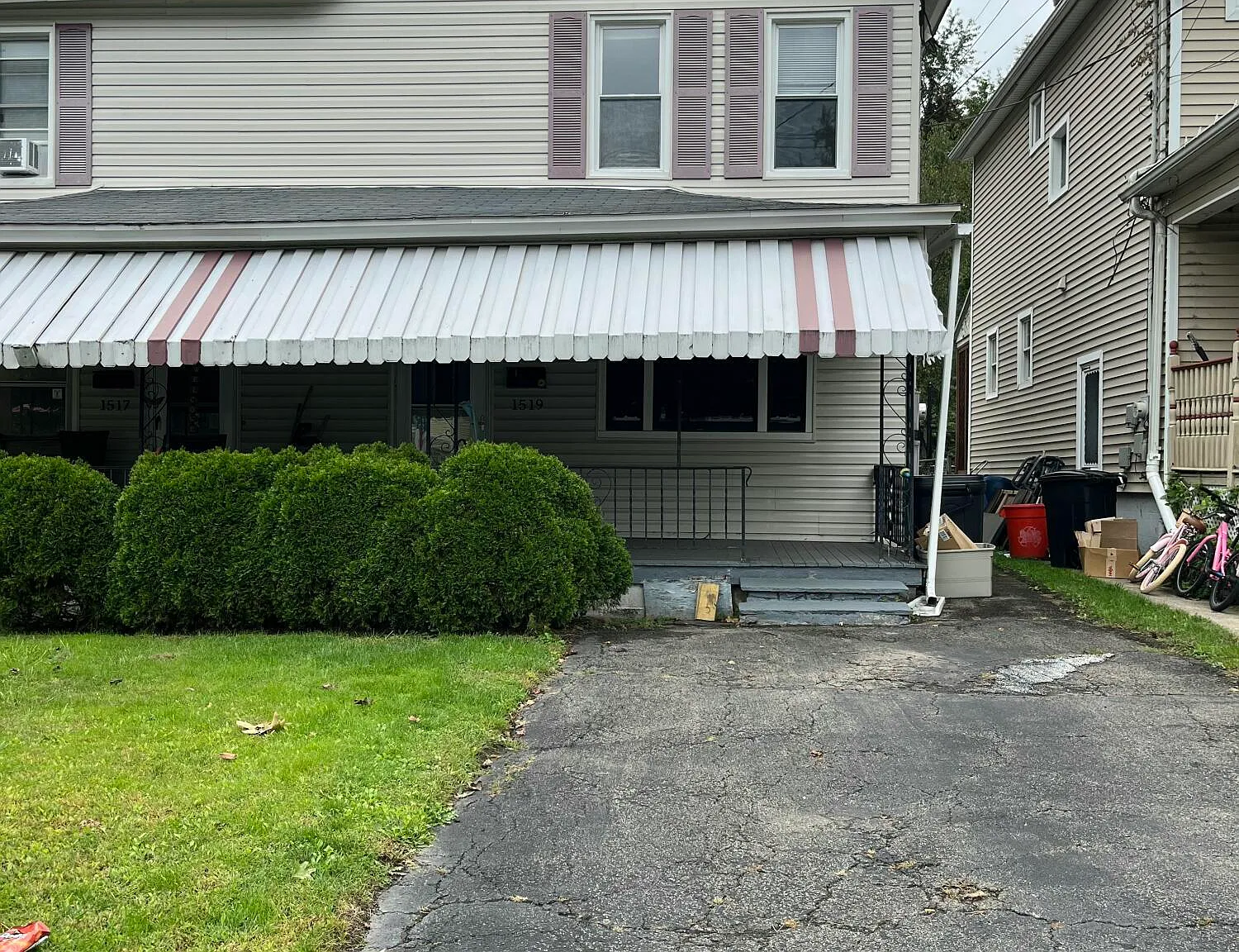 3 bed, 1.0 bath, 1005 sqft, $1,200 — Photo 1