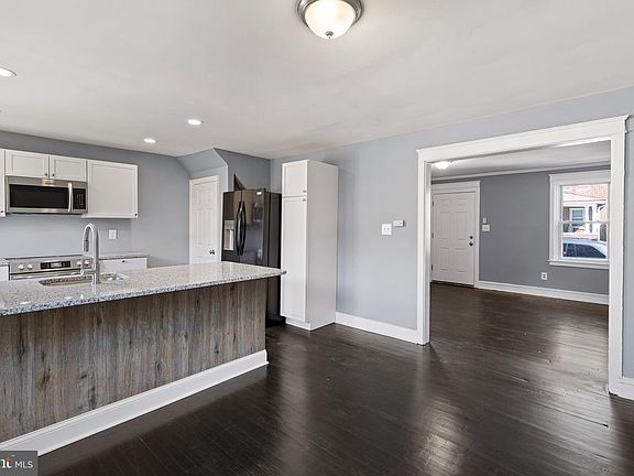 5th image of 2704 Thompson Pl