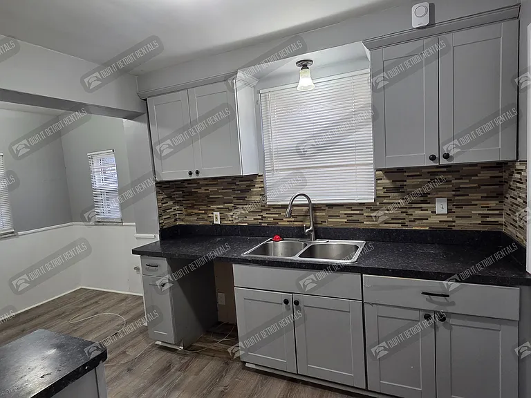 7331 W Outer Dr — Photo 22