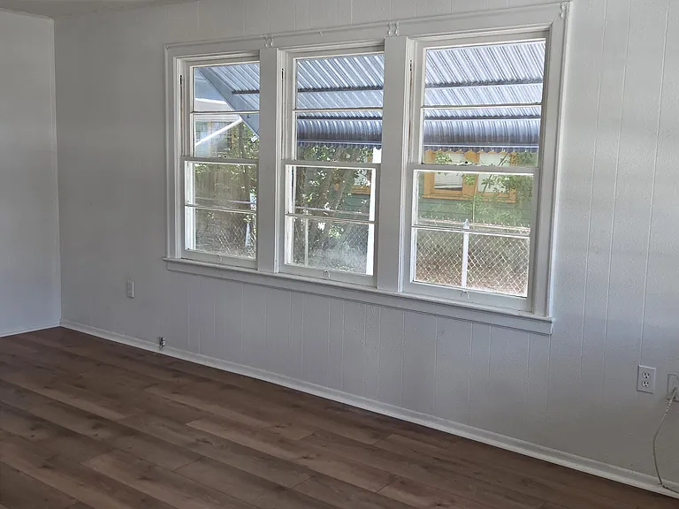108 W Curtis St — Photo 6