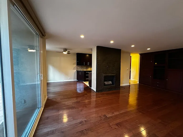 11951 Mayfield Ave — Photo 4