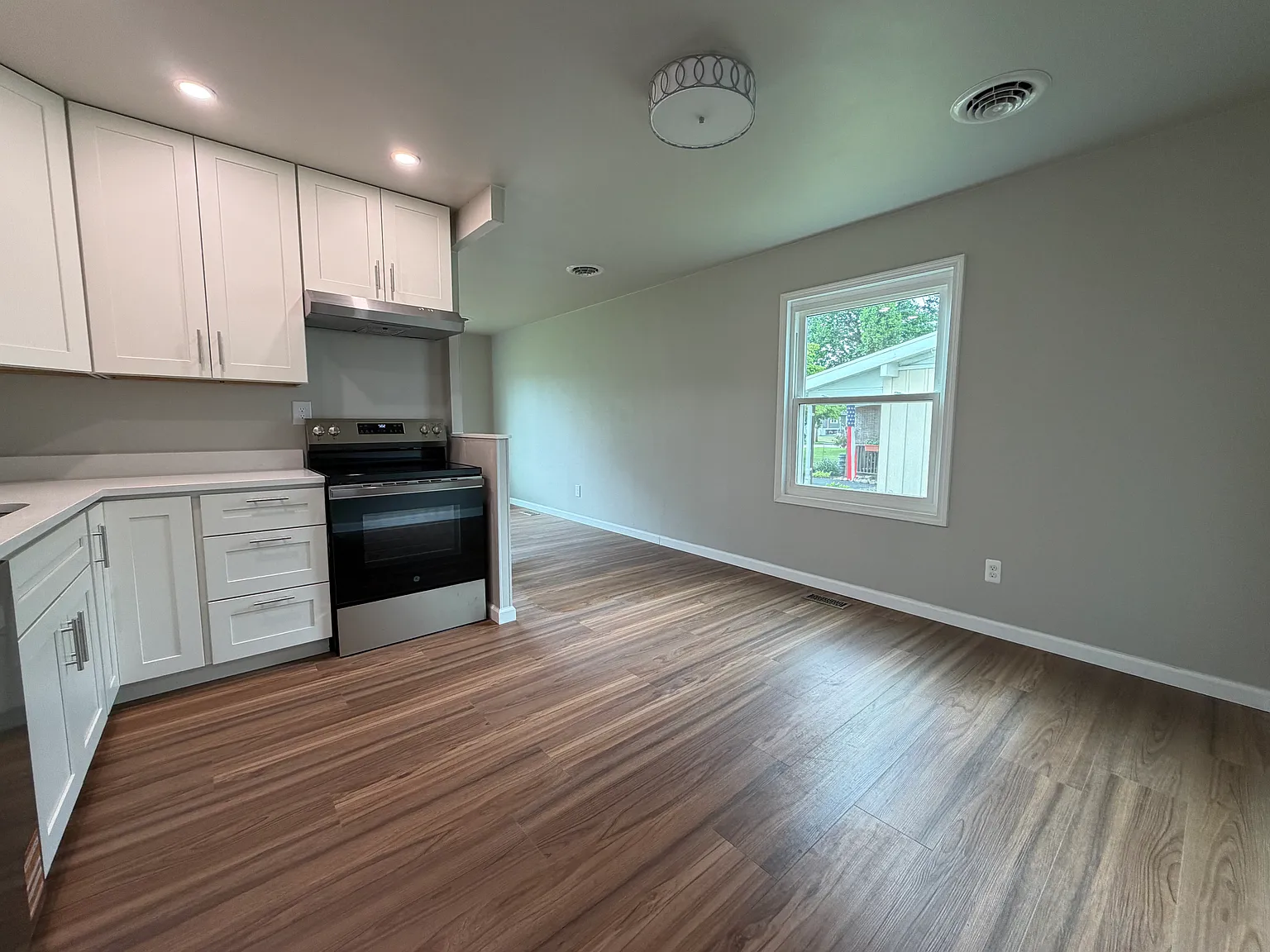 4 bed, 1.5 bath, 1300 sqft, $1,695 — Photo 3