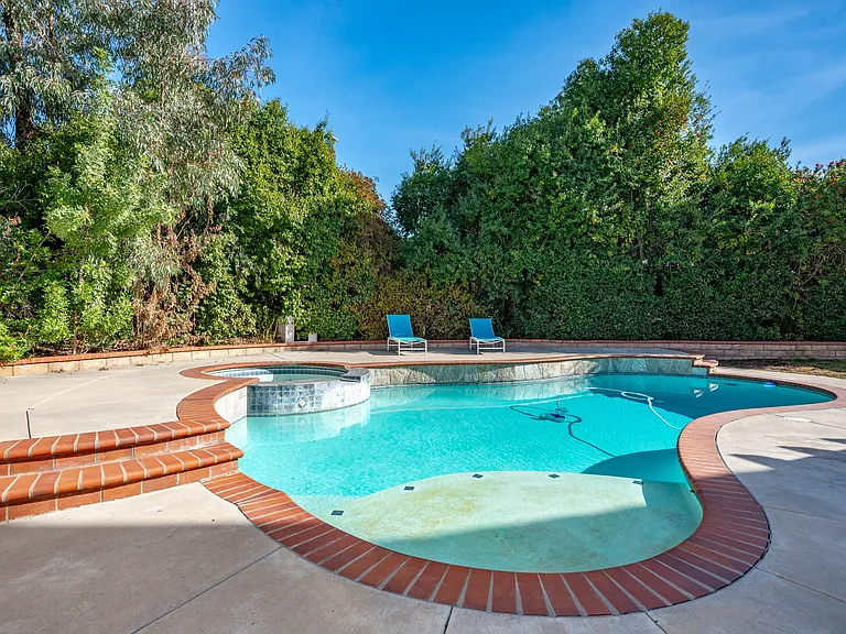 28832 Harwick Dr — Photo 33
