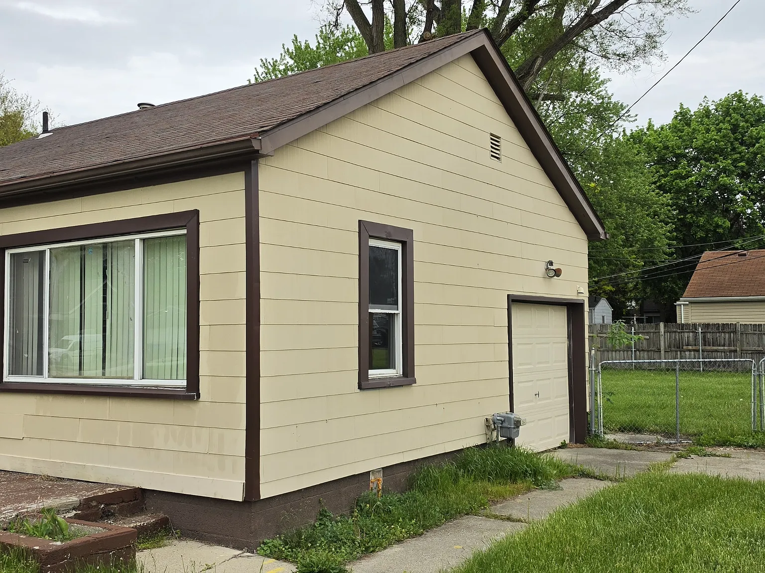 13501 Vernon Avenue - 1 — Photo 2