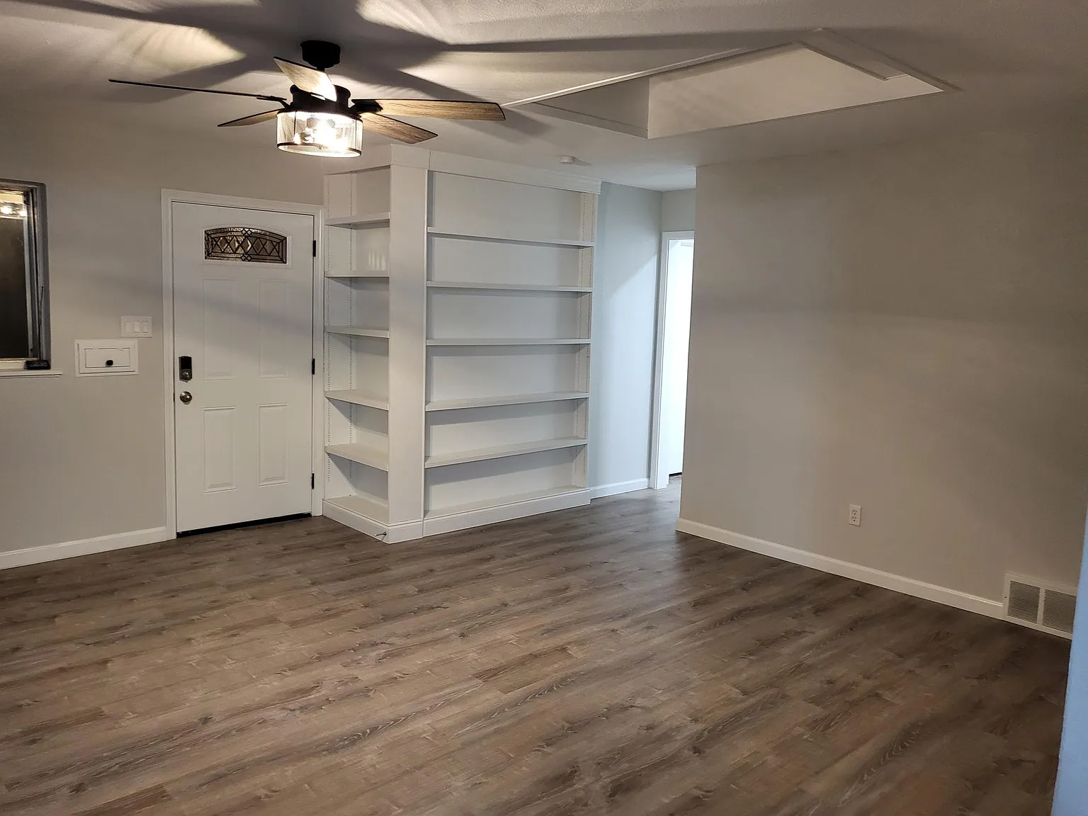 3 bed, 1719 sqft, $2,295 — Photo 2
