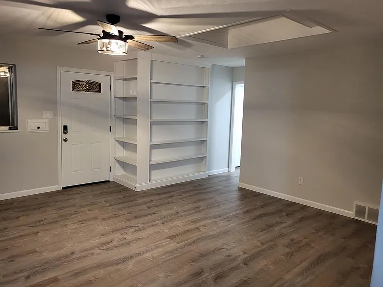 6912 Meadowbrook Dr — Photo 3