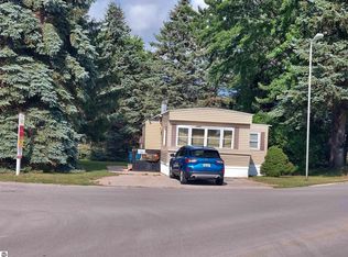 4553 Goldenrod Dr, Traverse City, MI 49685