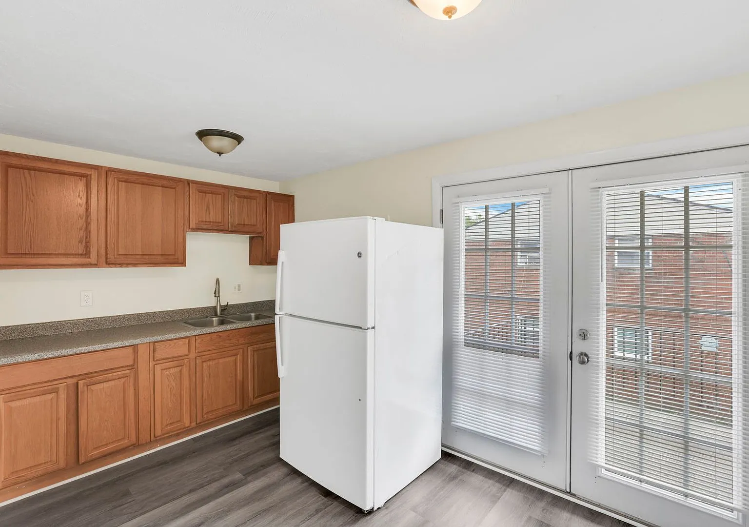 861 Kingsford Rd — Photo 1