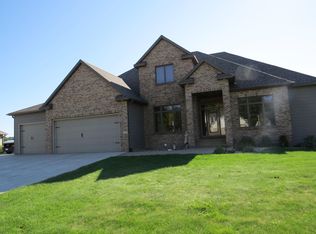 1046 Bush Ct SW, Eyota, MN 55934