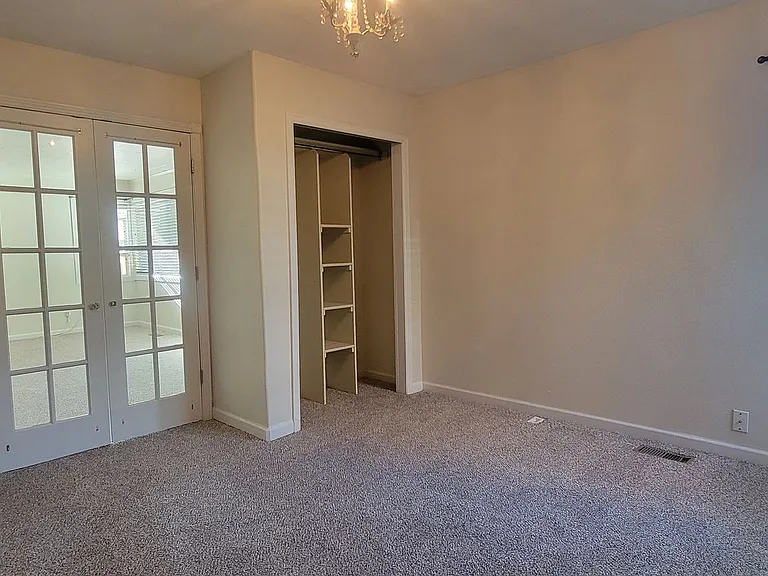 727 Clover Ave — Photo 5