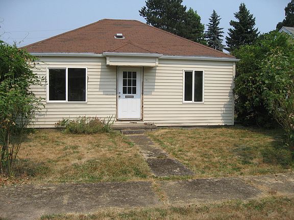 front yard, facing D St.