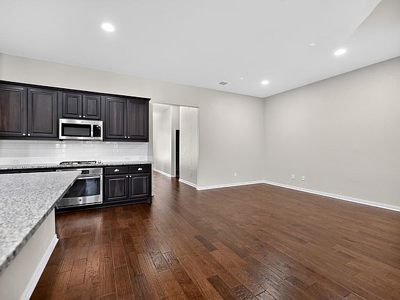 5th image of 4119 Kingsley Ave
